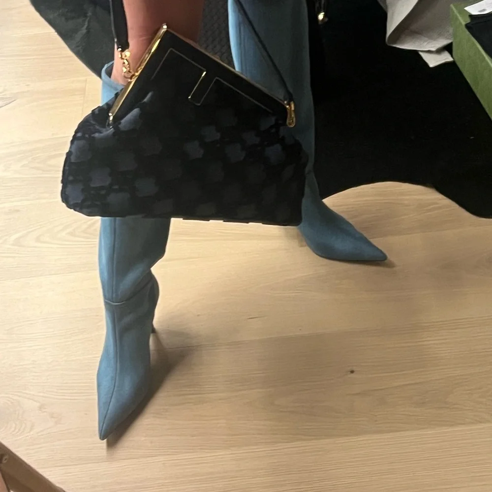 Fendi First Medium
Blue denim bag - Picture 6 of 15
